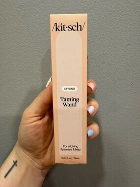 NWT Kitsch Styling Taming Wand